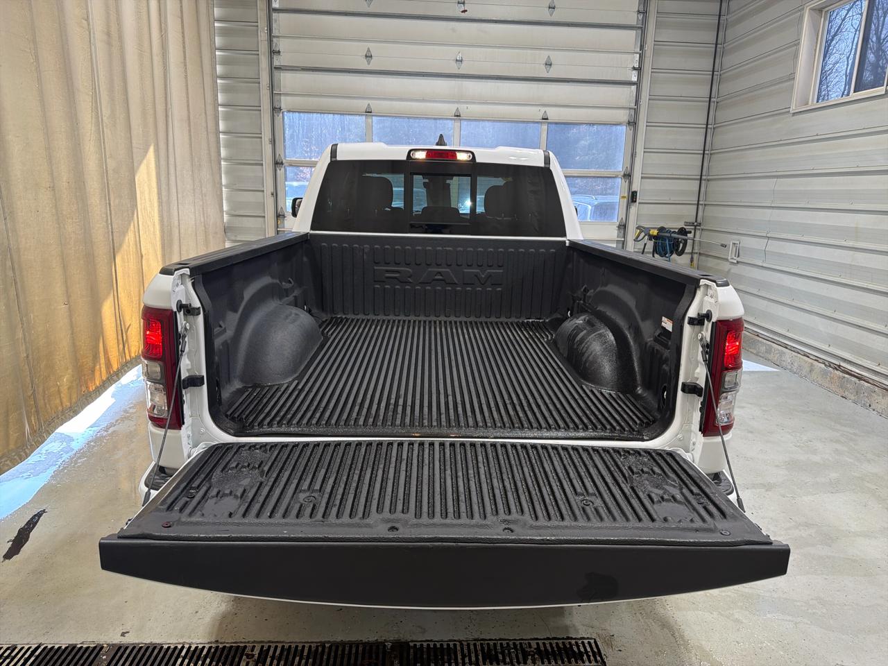 RAM 1500 Big Horn 4x4 Quad Cab 6'4" Box 2022