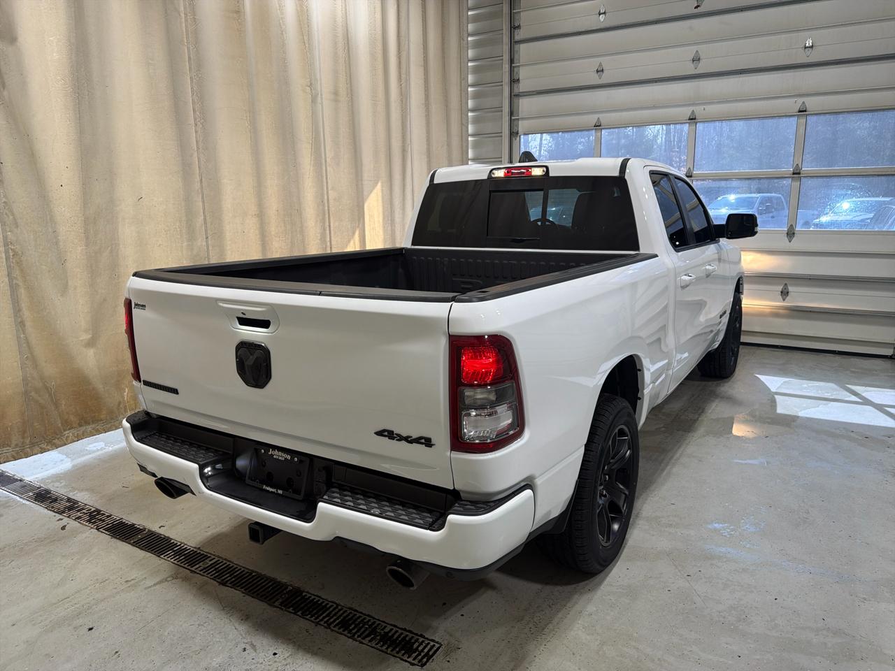 RAM 1500 Big Horn 4x4 Quad Cab 6'4" Box 2022