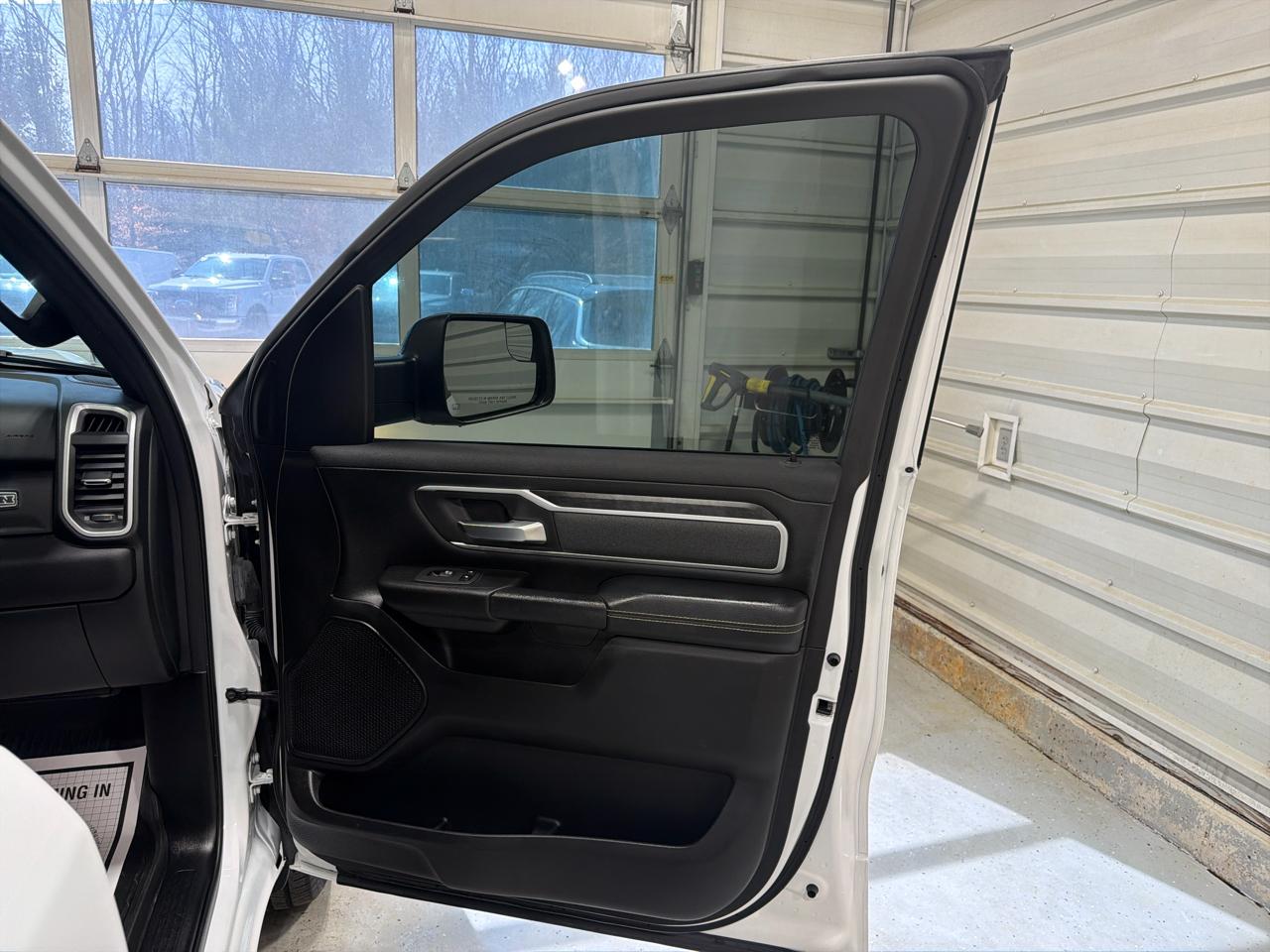 RAM 1500 Big Horn 4x4 Quad Cab 6'4" Box 2022