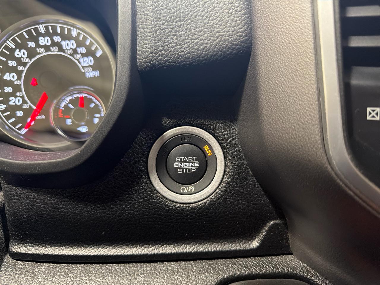 RAM 1500 Big Horn 4x4 Quad Cab 6'4" Box 2022