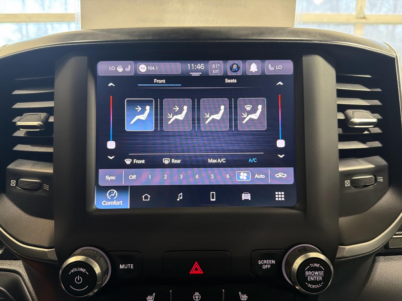 RAM 1500 Big Horn 4x4 Quad Cab 6'4" Box 2022