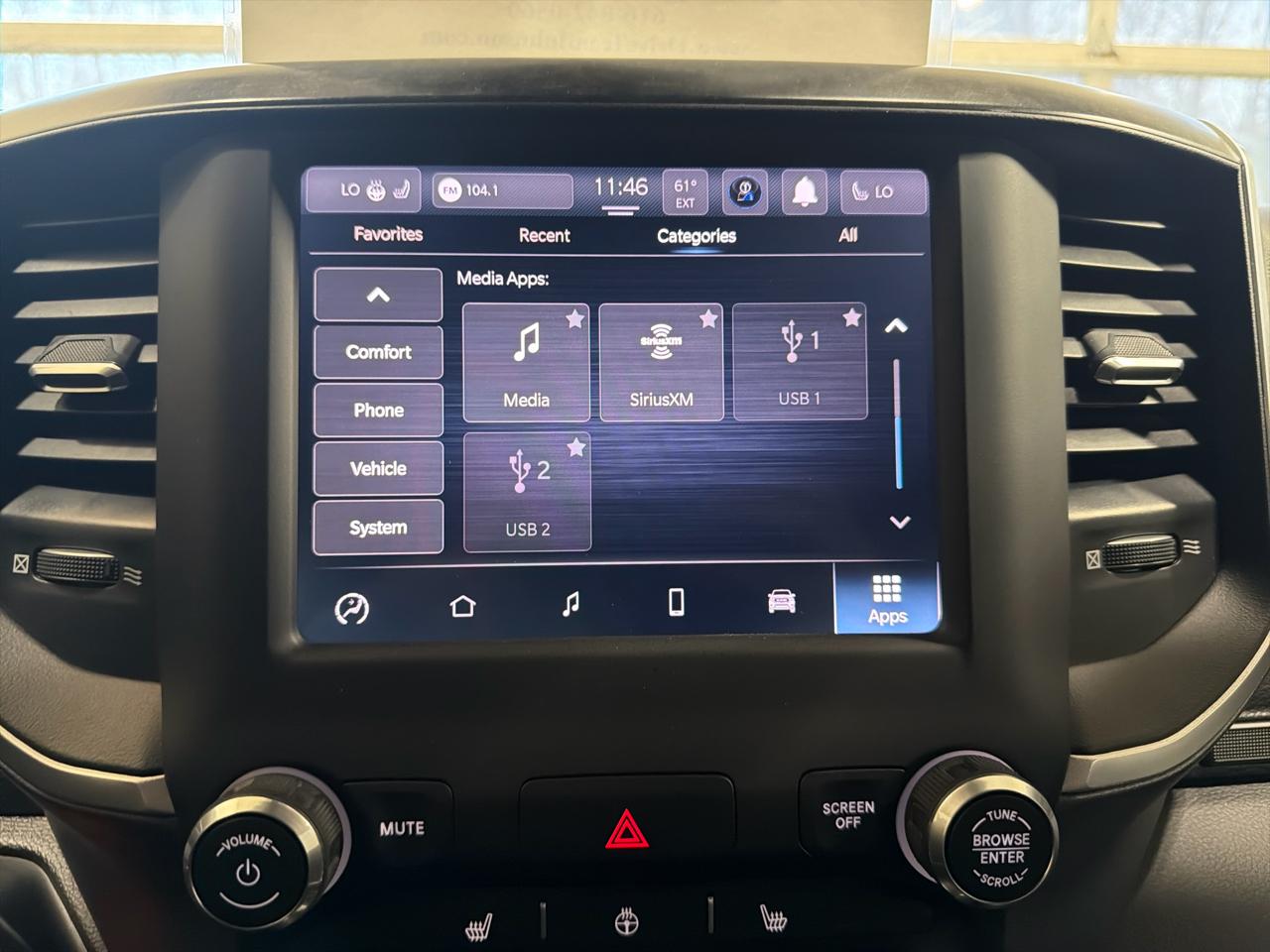 RAM 1500 Big Horn 4x4 Quad Cab 6'4" Box 2022