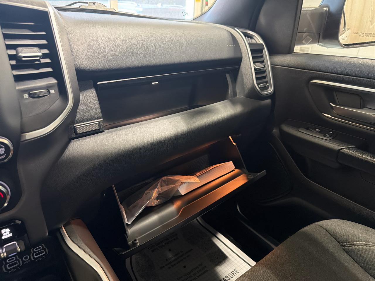 RAM 1500 Big Horn 4x4 Quad Cab 6'4" Box 2022