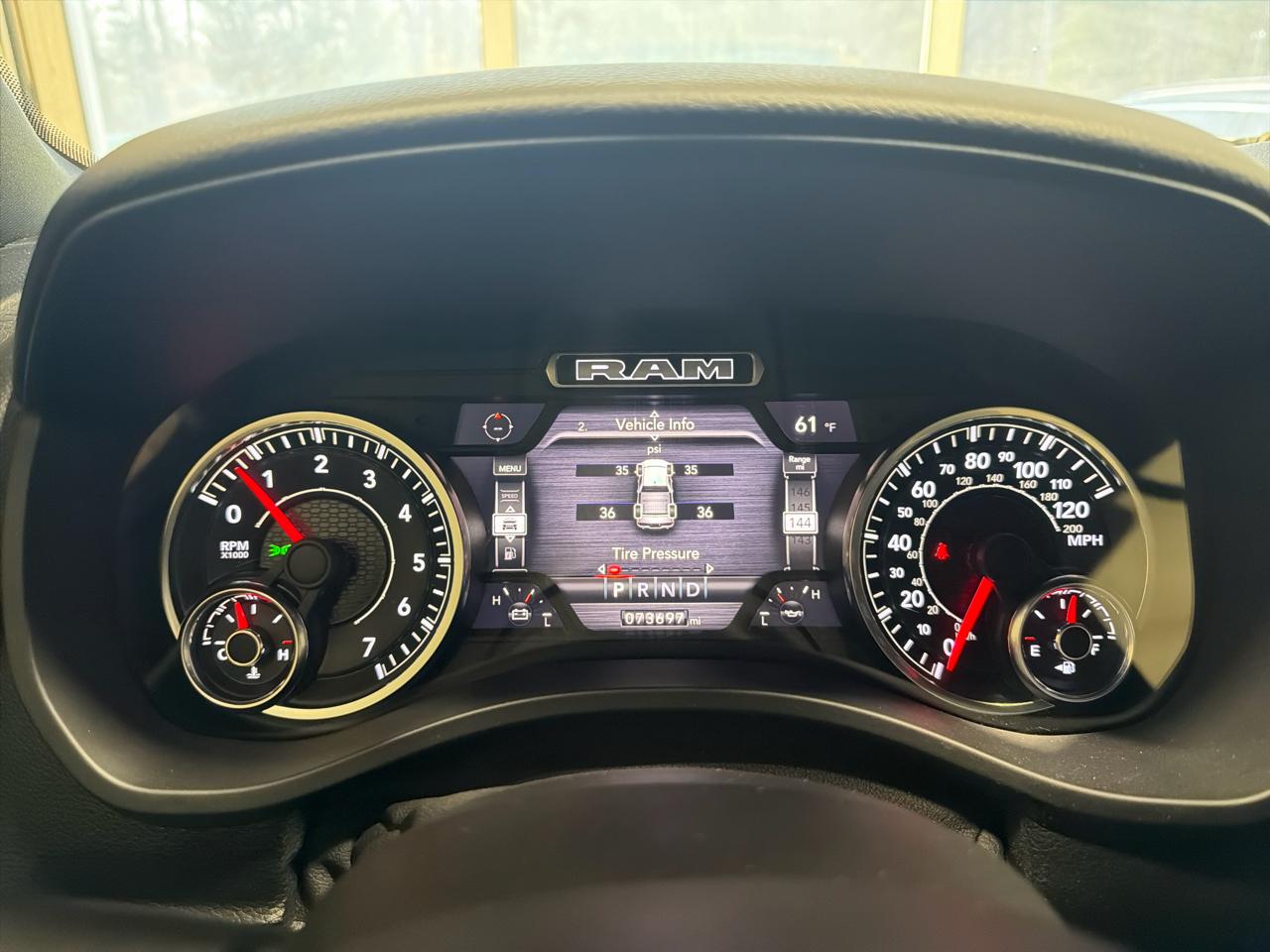 RAM 1500 Big Horn 4x4 Quad Cab 6'4" Box 2022