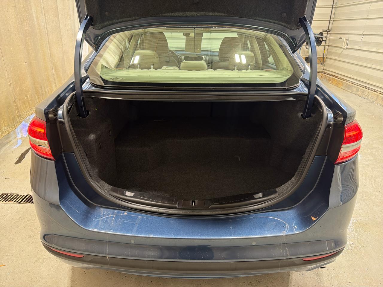 Ford Fusion Hybrid SE FWD 2018