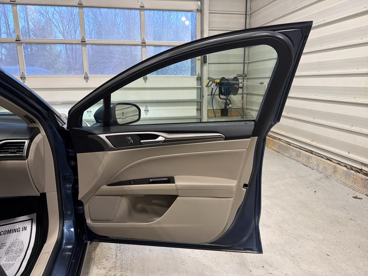 Ford Fusion Hybrid SE FWD 2018