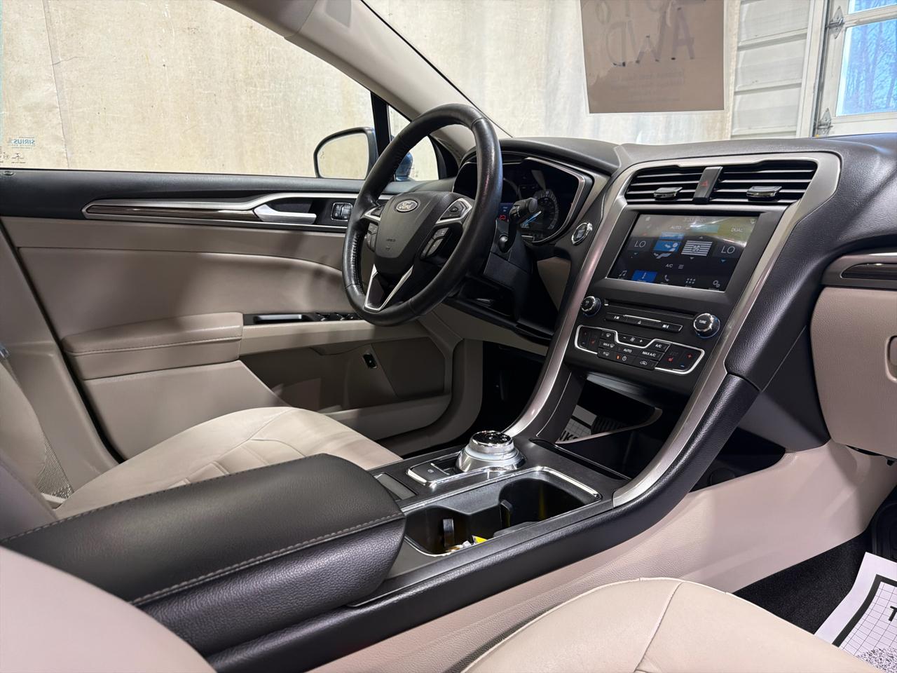 Ford Fusion Hybrid SE FWD 2018