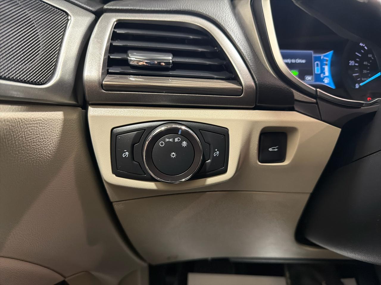 Ford Fusion Hybrid SE FWD 2018