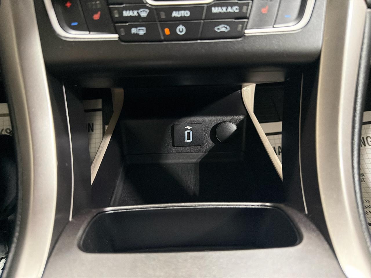 Ford Fusion Hybrid SE FWD 2018