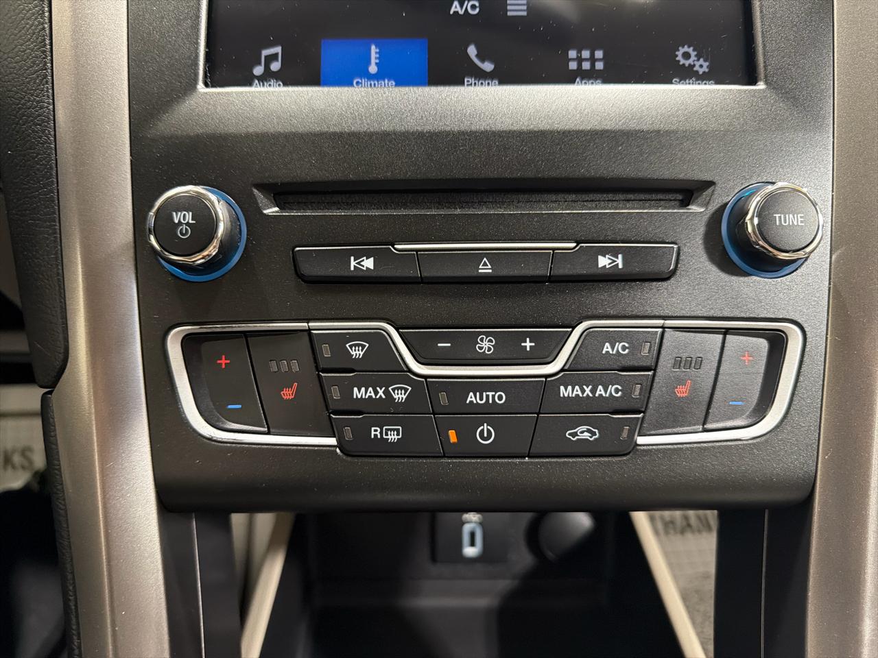 Ford Fusion Hybrid SE FWD 2018