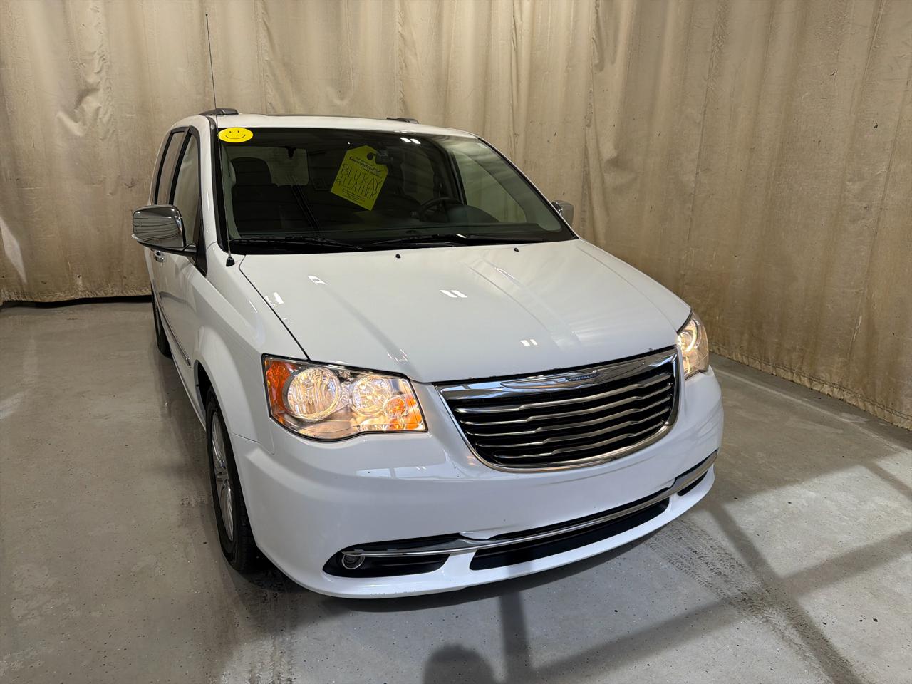 Chrysler Town & Country 4dr Wgn Touring-L Anniversary Edition 2016