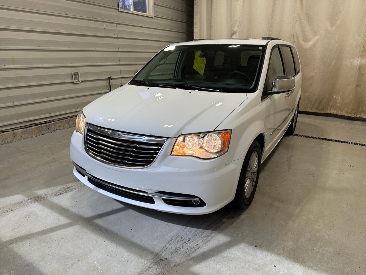 Chrysler Town & Country 4dr Wgn Touring-L Anniversary Edition 2016