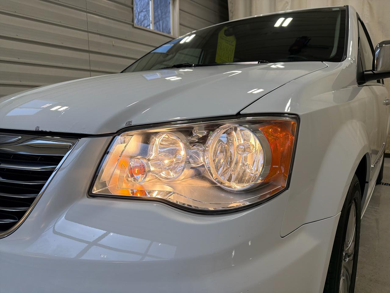 Chrysler Town & Country 4dr Wgn Touring-L Anniversary Edition 2016