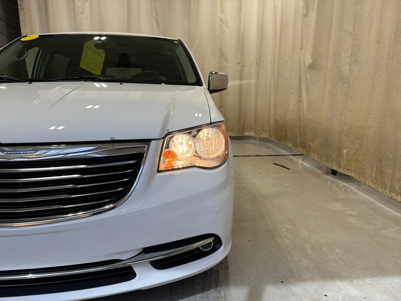 Chrysler Town & Country 4dr Wgn Touring-L Anniversary Edition 2016