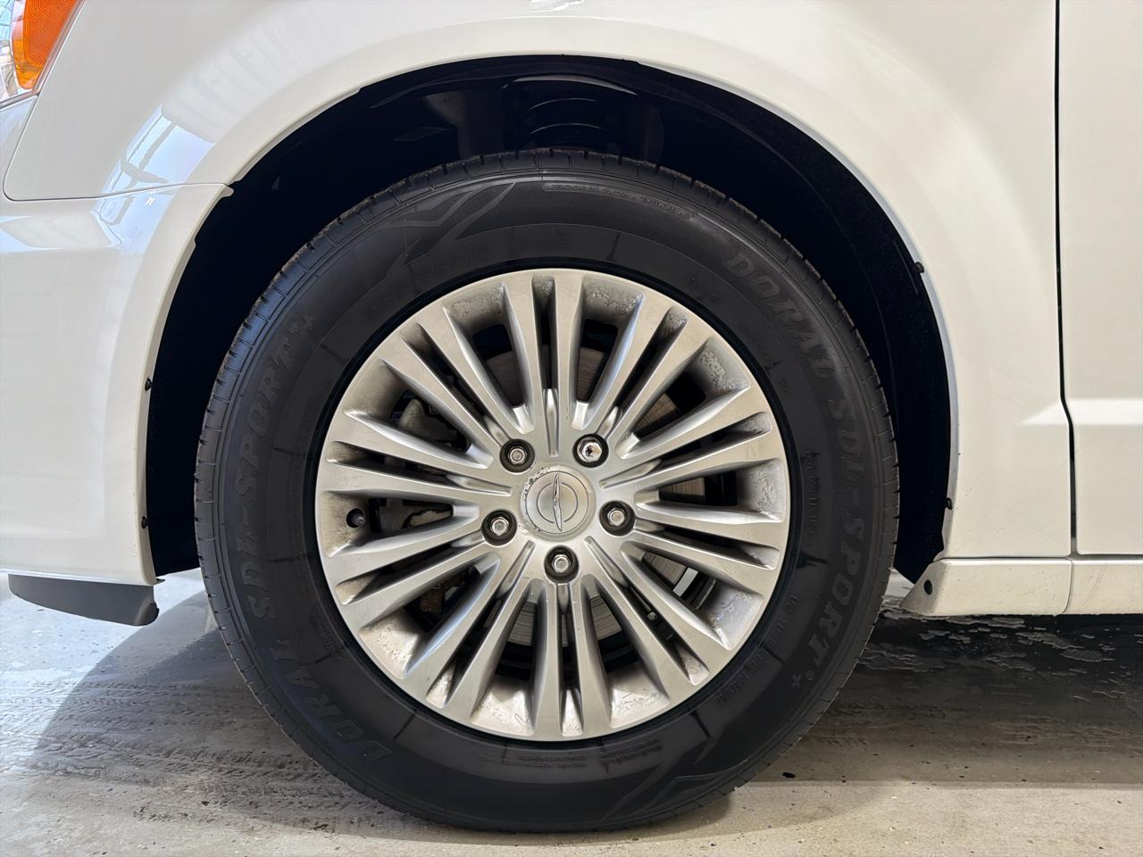 Chrysler Town & Country 4dr Wgn Touring-L Anniversary Edition 2016