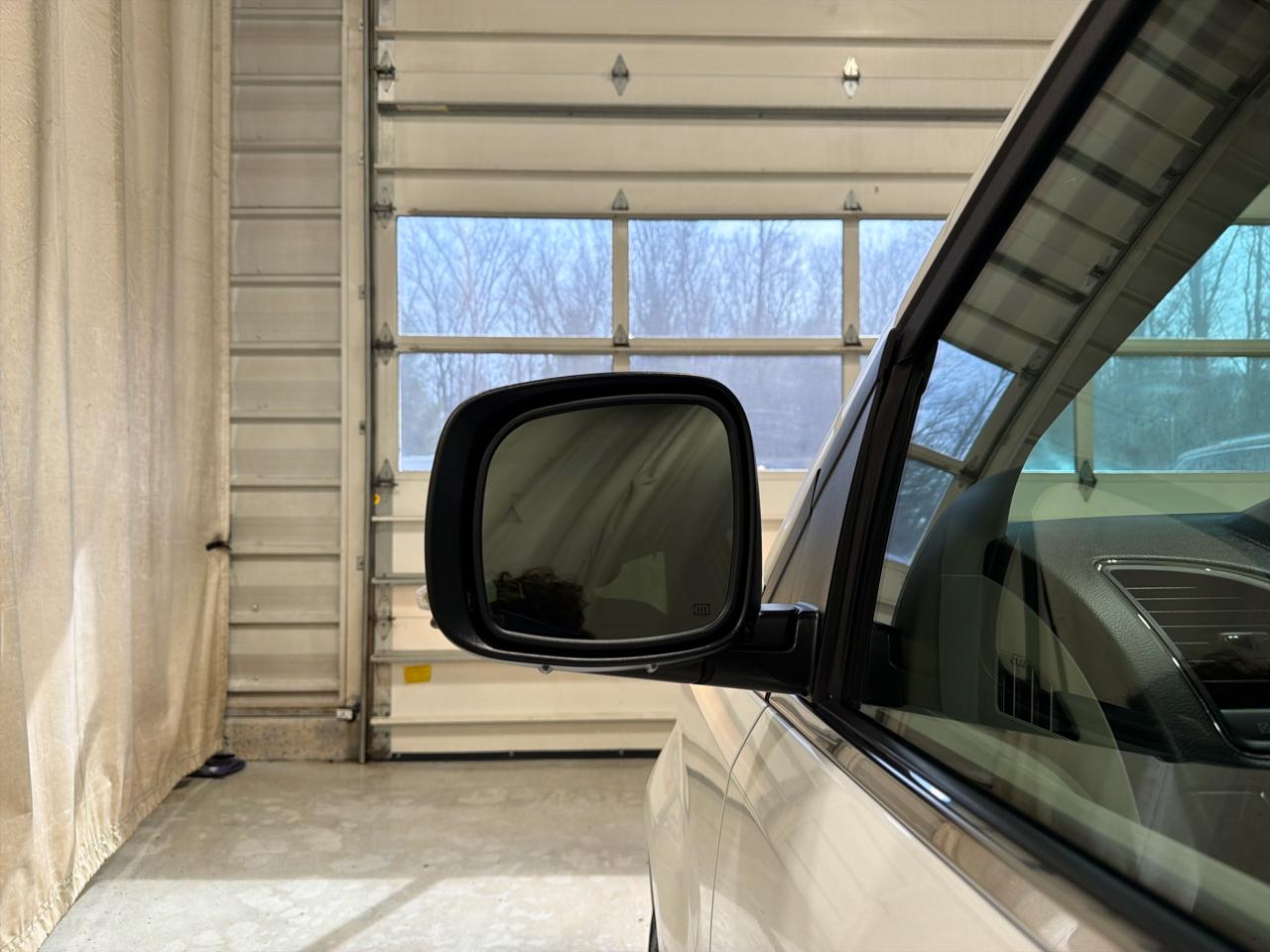 Chrysler Town & Country 4dr Wgn Touring-L Anniversary Edition 2016