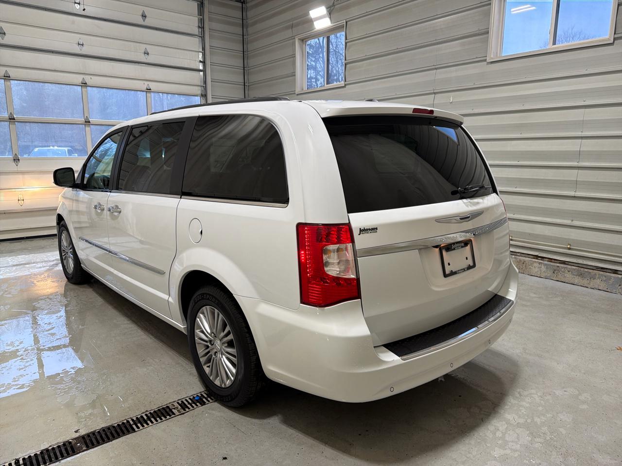 Chrysler Town & Country 4dr Wgn Touring-L Anniversary Edition 2016
