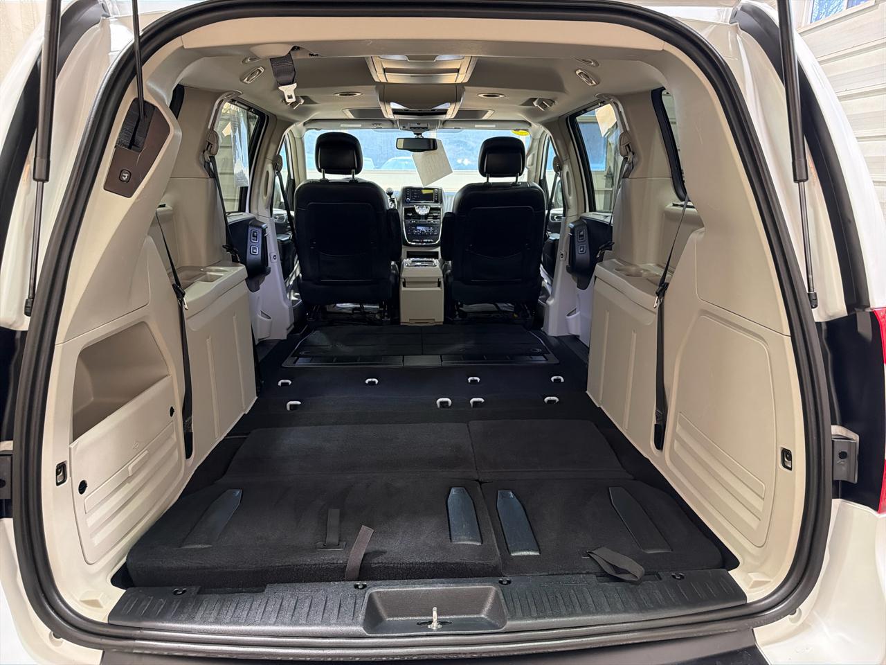 Chrysler Town & Country 4dr Wgn Touring-L Anniversary Edition 2016