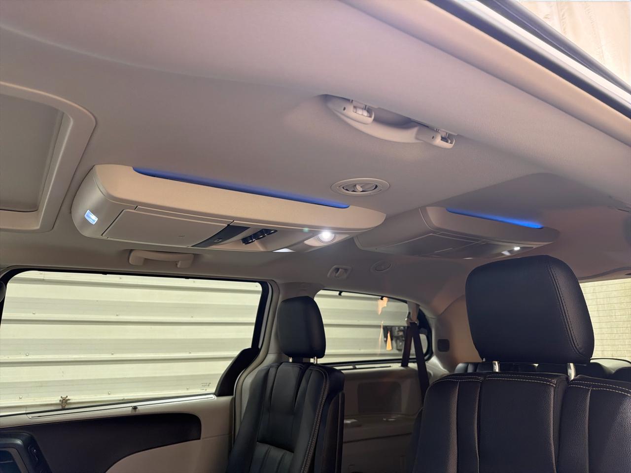 Chrysler Town & Country 4dr Wgn Touring-L Anniversary Edition 2016