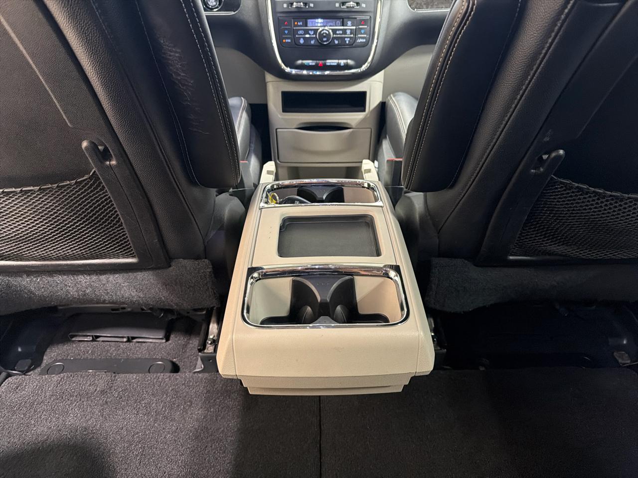 Chrysler Town & Country 4dr Wgn Touring-L Anniversary Edition 2016