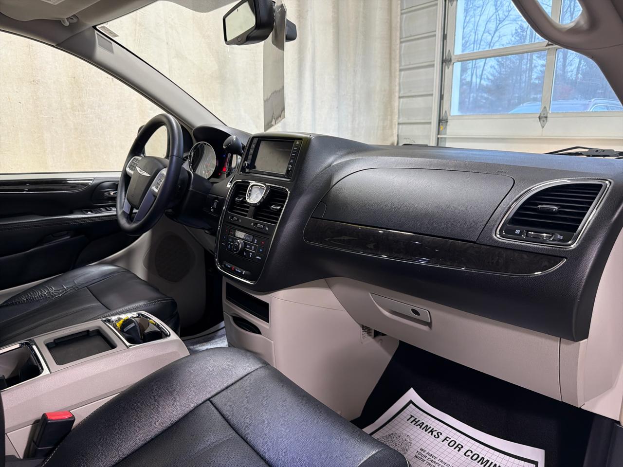 Chrysler Town & Country 4dr Wgn Touring-L Anniversary Edition 2016