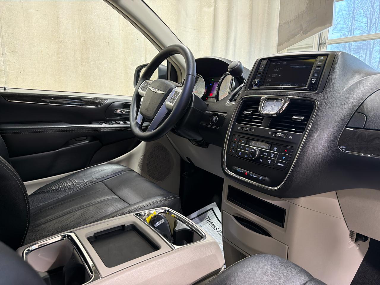 Chrysler Town & Country 4dr Wgn Touring-L Anniversary Edition 2016