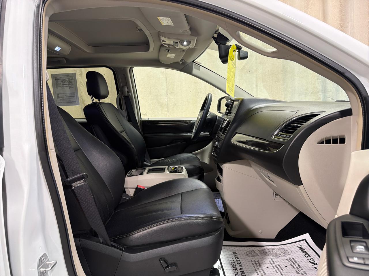 Chrysler Town & Country 4dr Wgn Touring-L Anniversary Edition 2016