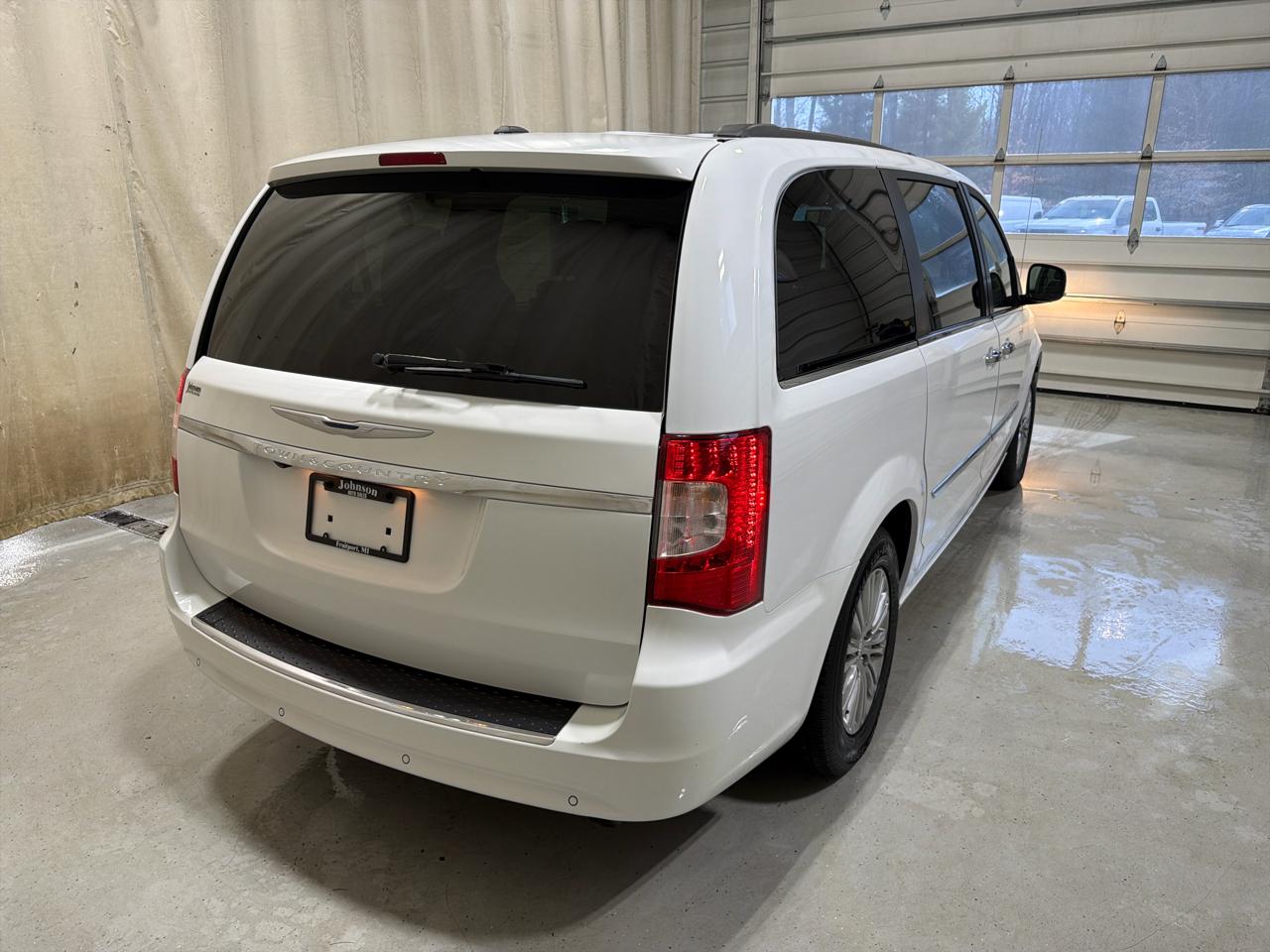 Chrysler Town & Country 4dr Wgn Touring-L Anniversary Edition 2016