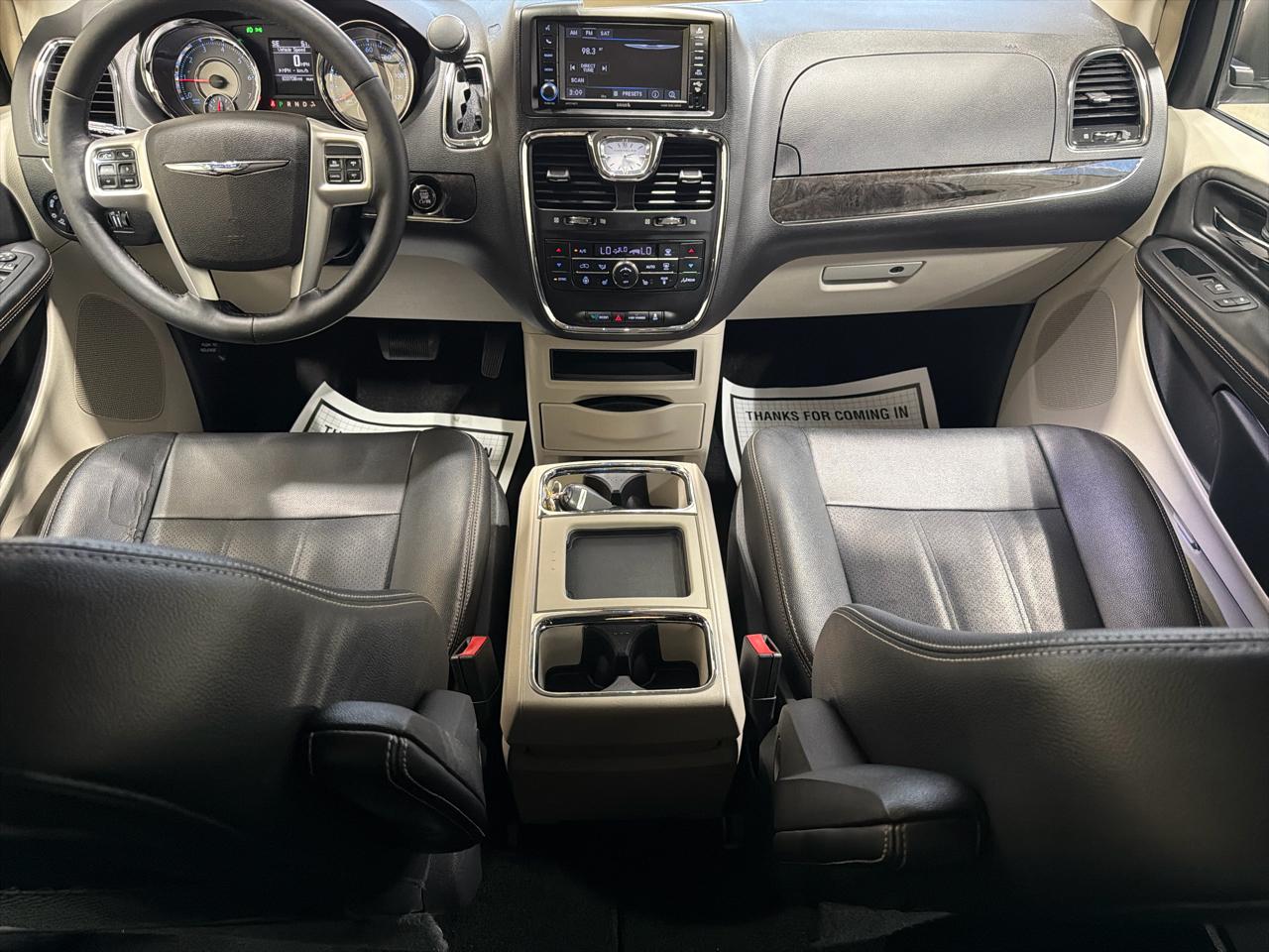 Chrysler Town & Country 4dr Wgn Touring-L Anniversary Edition 2016