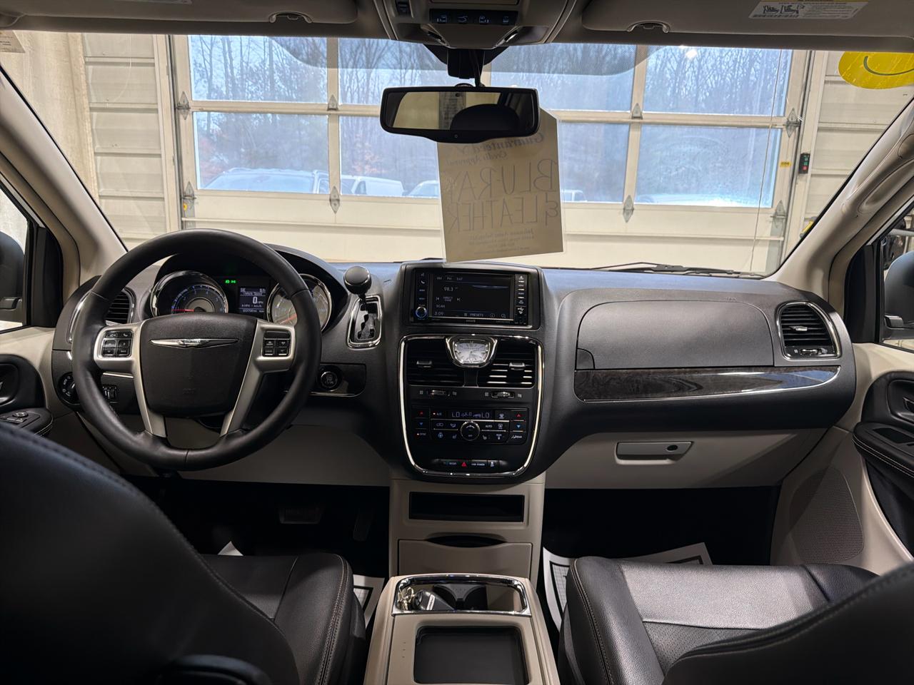 Chrysler Town & Country 4dr Wgn Touring-L Anniversary Edition 2016