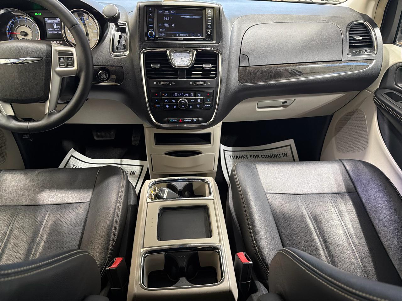 Chrysler Town & Country 4dr Wgn Touring-L Anniversary Edition 2016