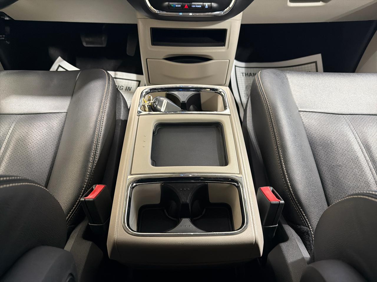 Chrysler Town & Country 4dr Wgn Touring-L Anniversary Edition 2016