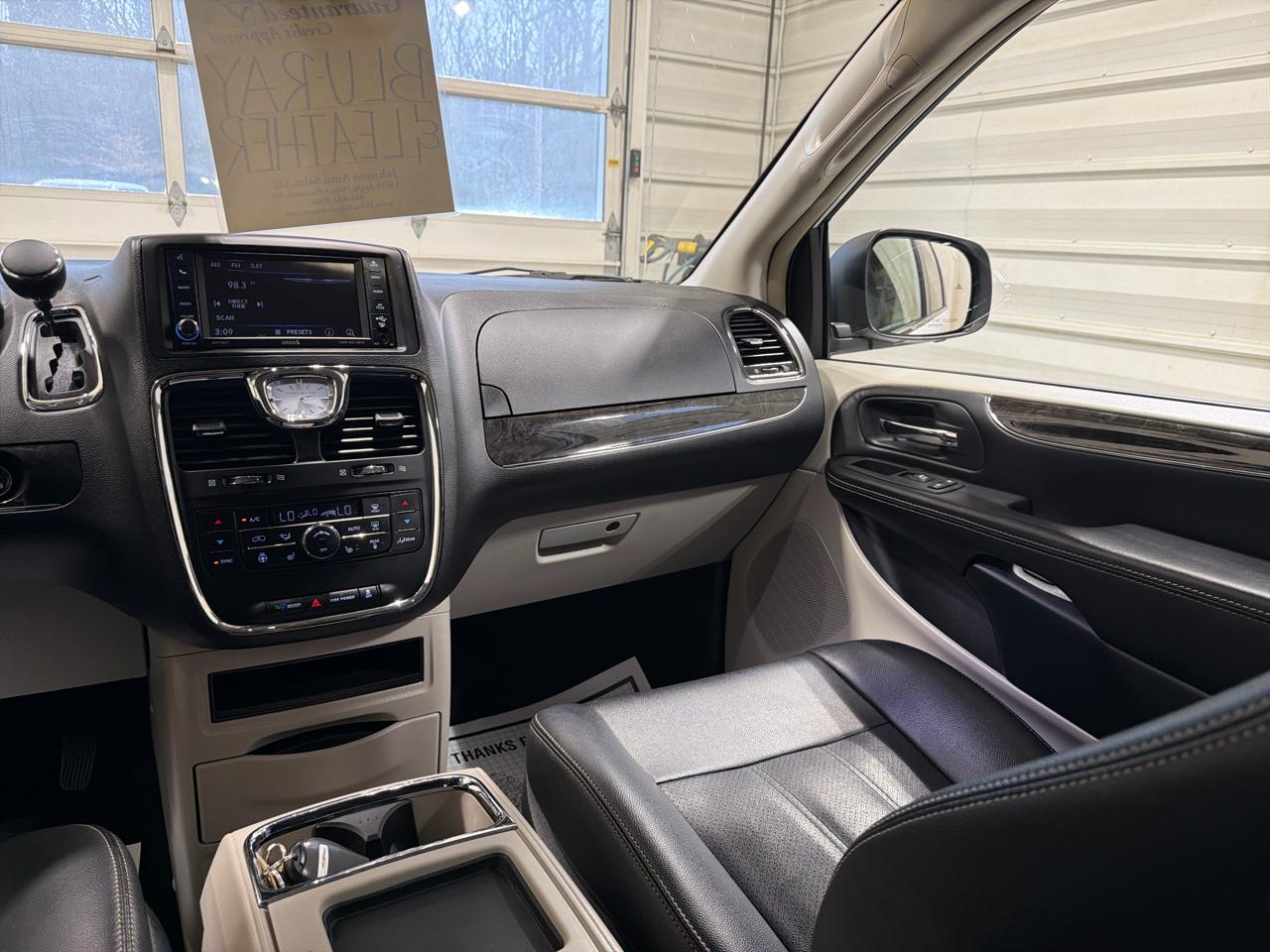 Chrysler Town & Country 4dr Wgn Touring-L Anniversary Edition 2016