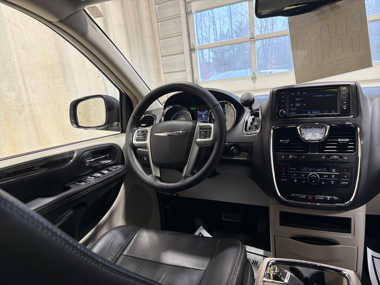 Chrysler Town & Country 4dr Wgn Touring-L Anniversary Edition 2016