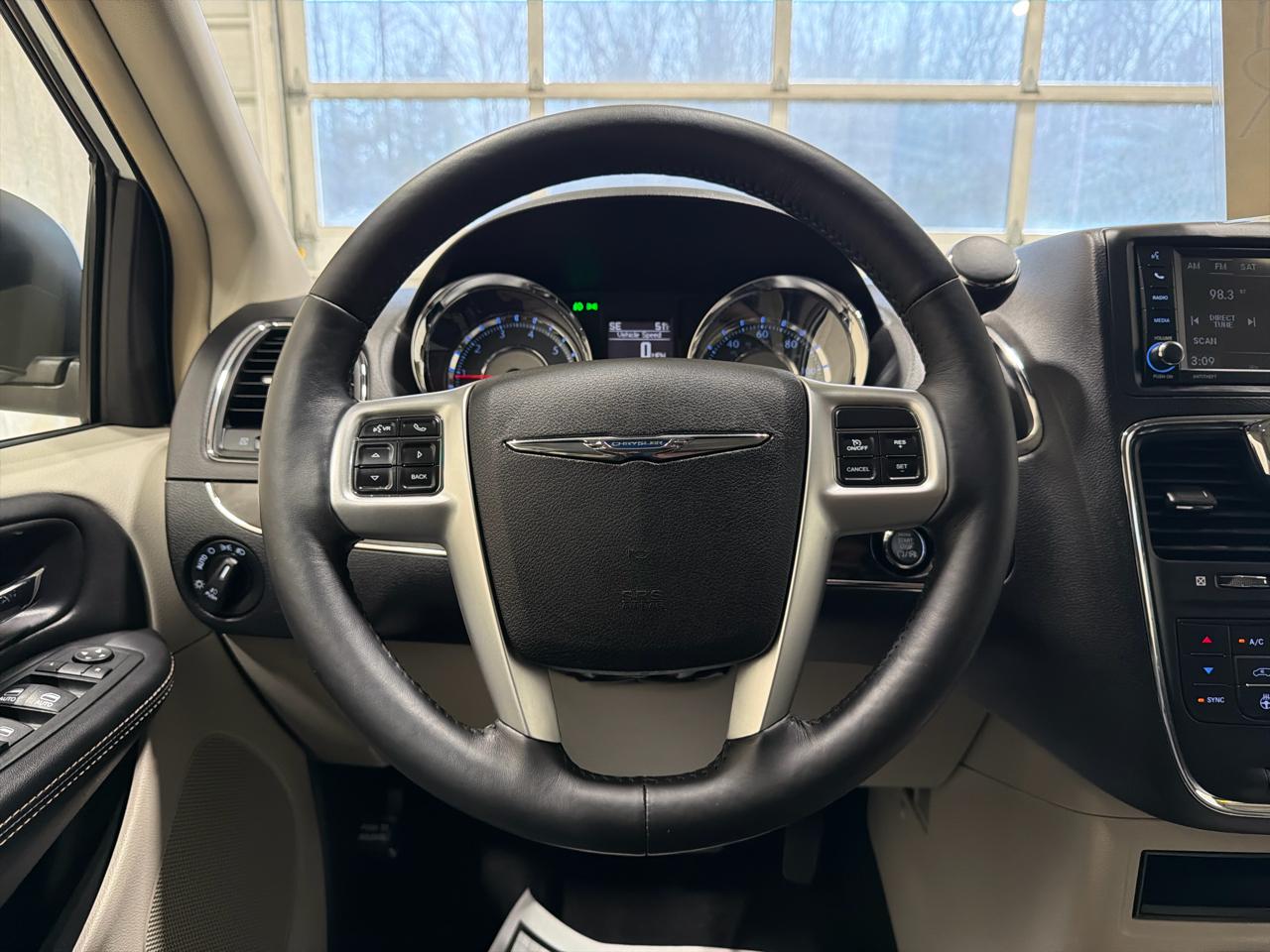 Chrysler Town & Country 4dr Wgn Touring-L Anniversary Edition 2016