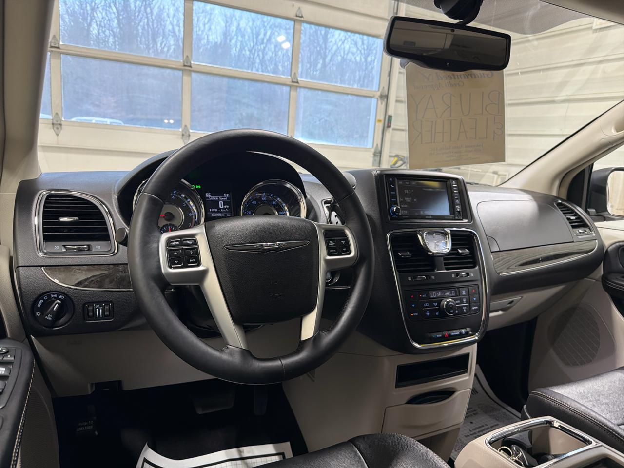 Chrysler Town & Country 4dr Wgn Touring-L Anniversary Edition 2016