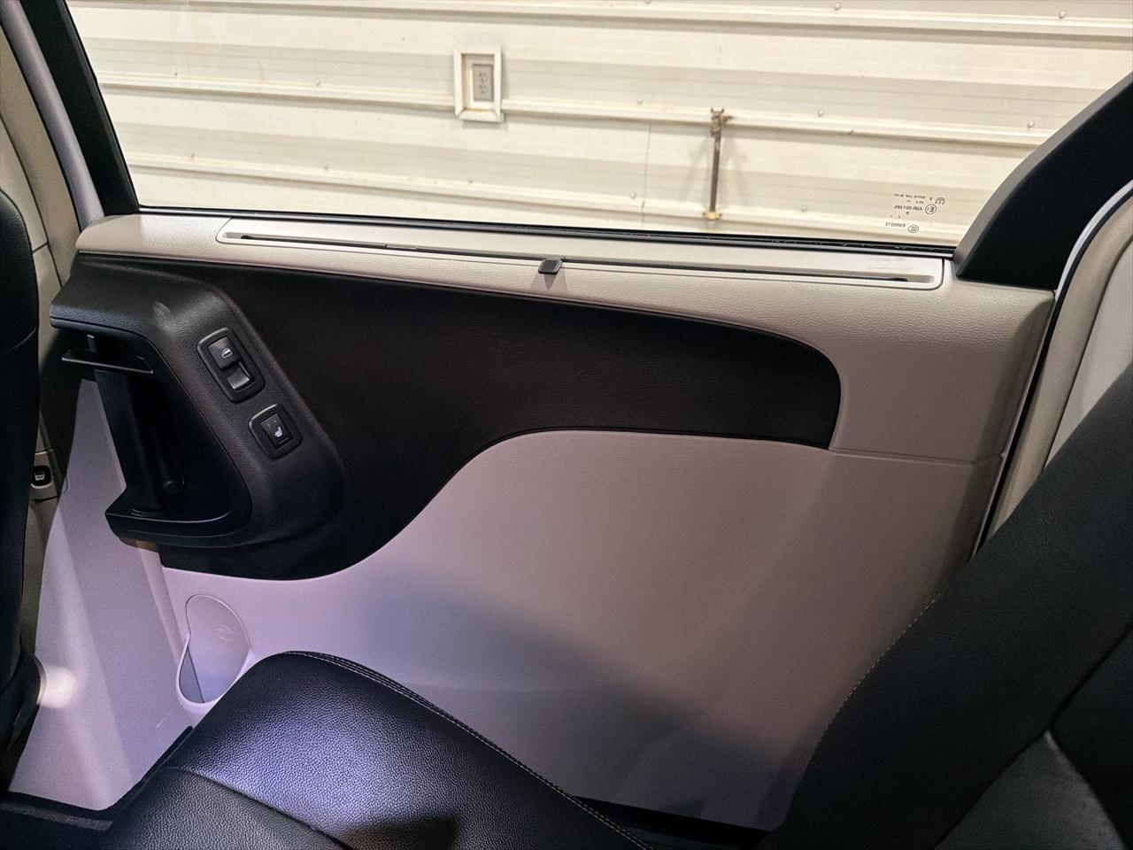 Chrysler Town & Country 4dr Wgn Touring-L Anniversary Edition 2016