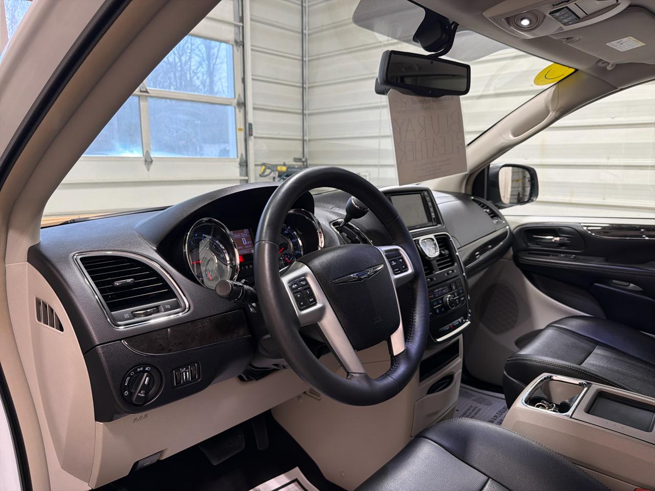 Chrysler Town & Country 4dr Wgn Touring-L Anniversary Edition 2016