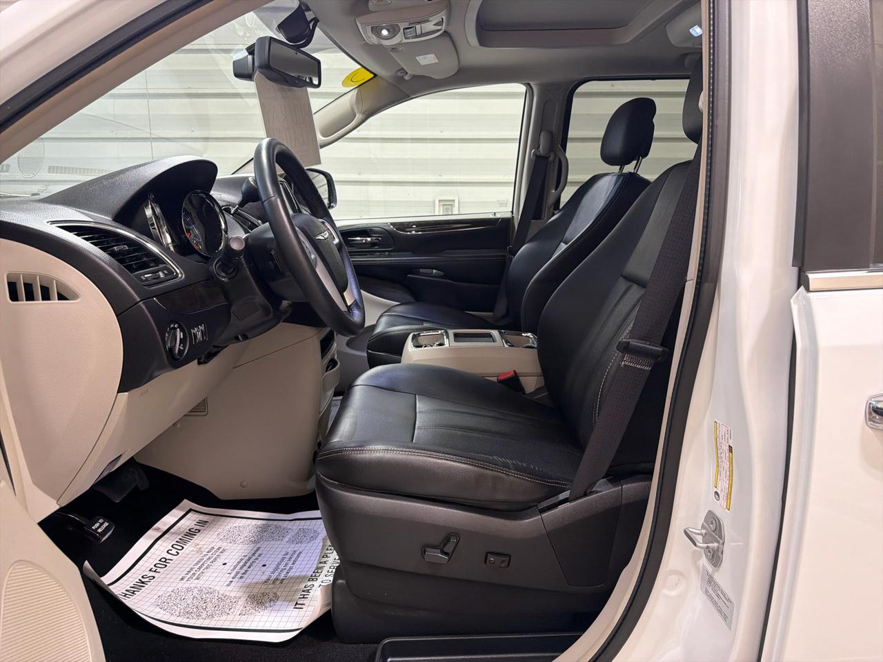 Chrysler Town & Country 4dr Wgn Touring-L Anniversary Edition 2016