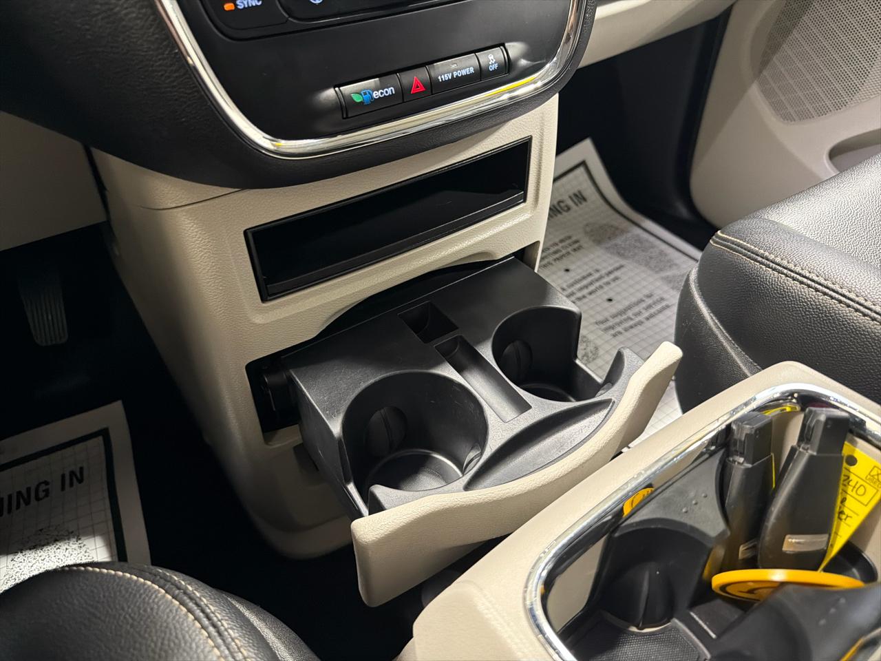 Chrysler Town & Country 4dr Wgn Touring-L Anniversary Edition 2016