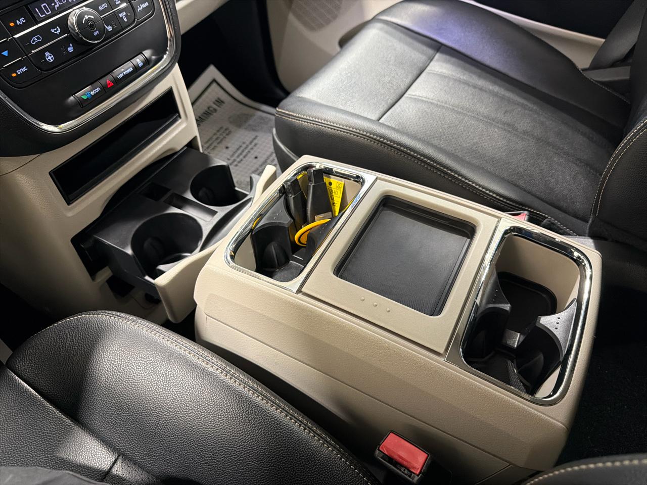 Chrysler Town & Country 4dr Wgn Touring-L Anniversary Edition 2016