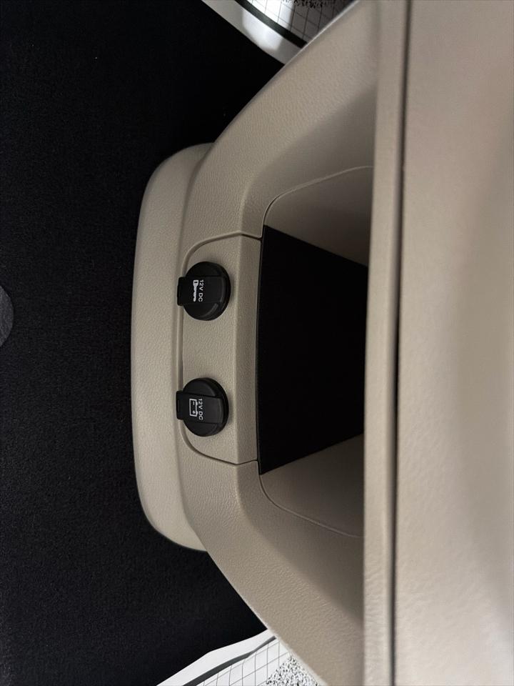 Chrysler Town & Country 4dr Wgn Touring-L Anniversary Edition 2016