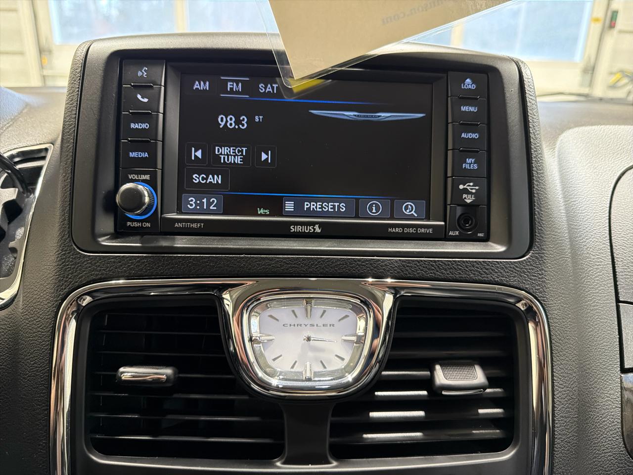 Chrysler Town & Country 4dr Wgn Touring-L Anniversary Edition 2016