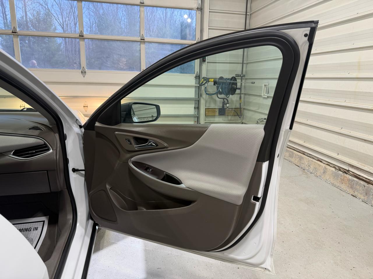 Chevrolet Malibu 4dr Sdn LS w/1FL 2021