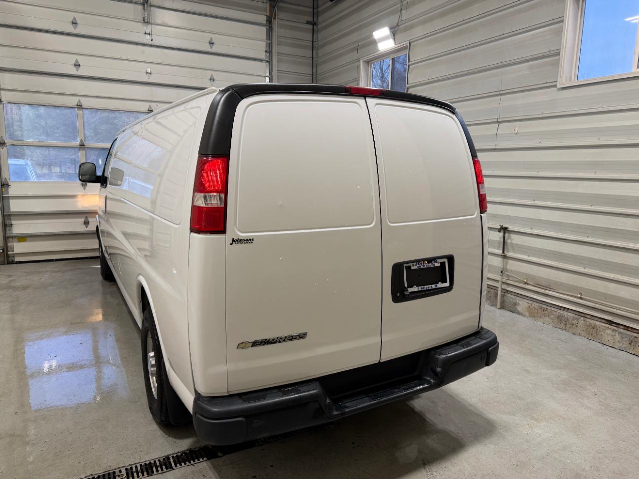 Chevrolet Express Cargo Van RWD 3500 155" 2020