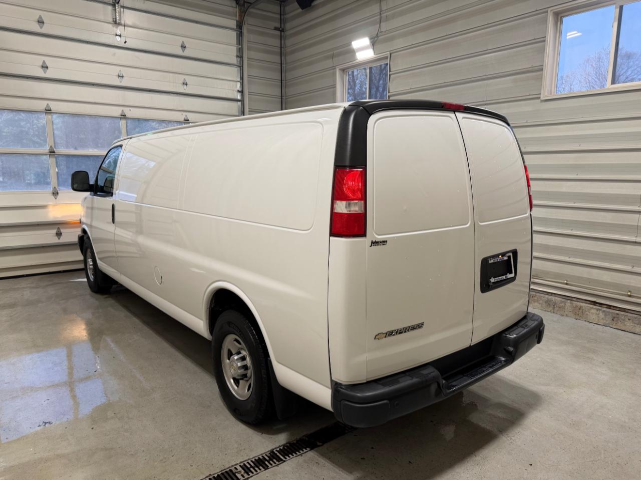 Chevrolet Express Cargo Van RWD 3500 155" 2020