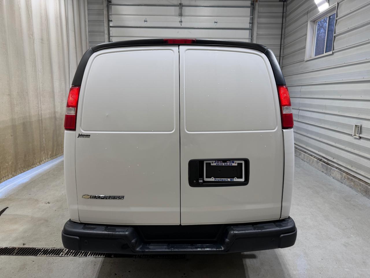 Chevrolet Express Cargo Van RWD 3500 155" 2020