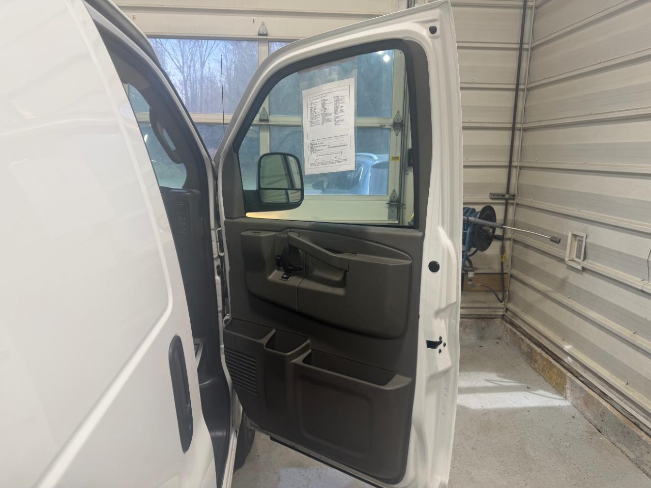 Chevrolet Express Cargo Van RWD 3500 155" 2020