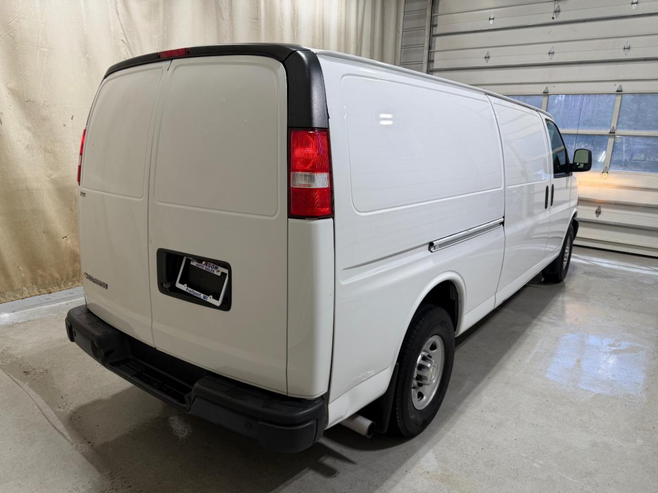 Chevrolet Express Cargo Van RWD 3500 155" 2020