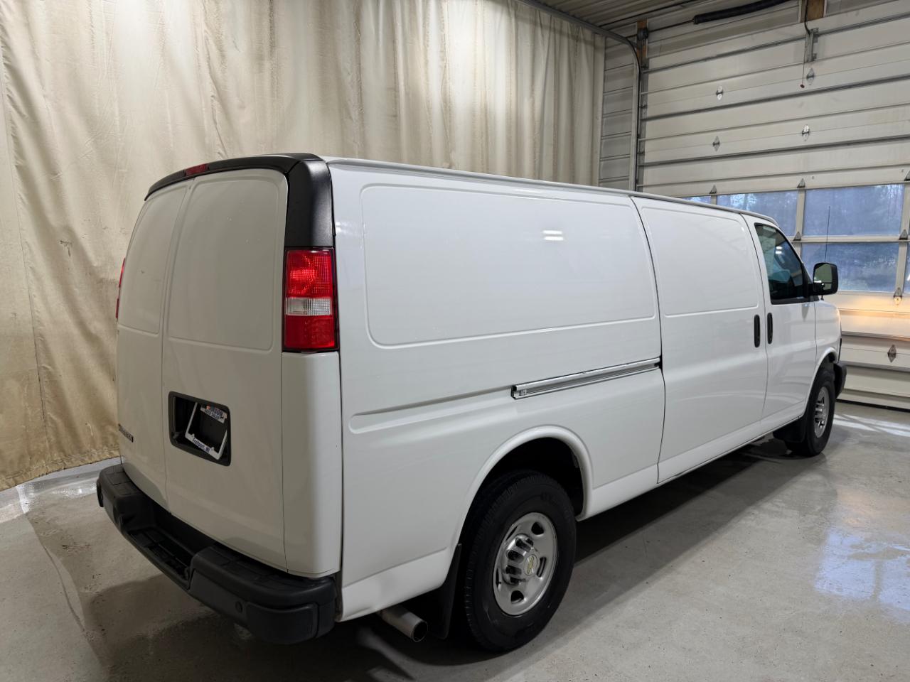 Chevrolet Express Cargo Van RWD 3500 155" 2020